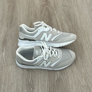 Women’s size 9 New Balance 997h sneaker
